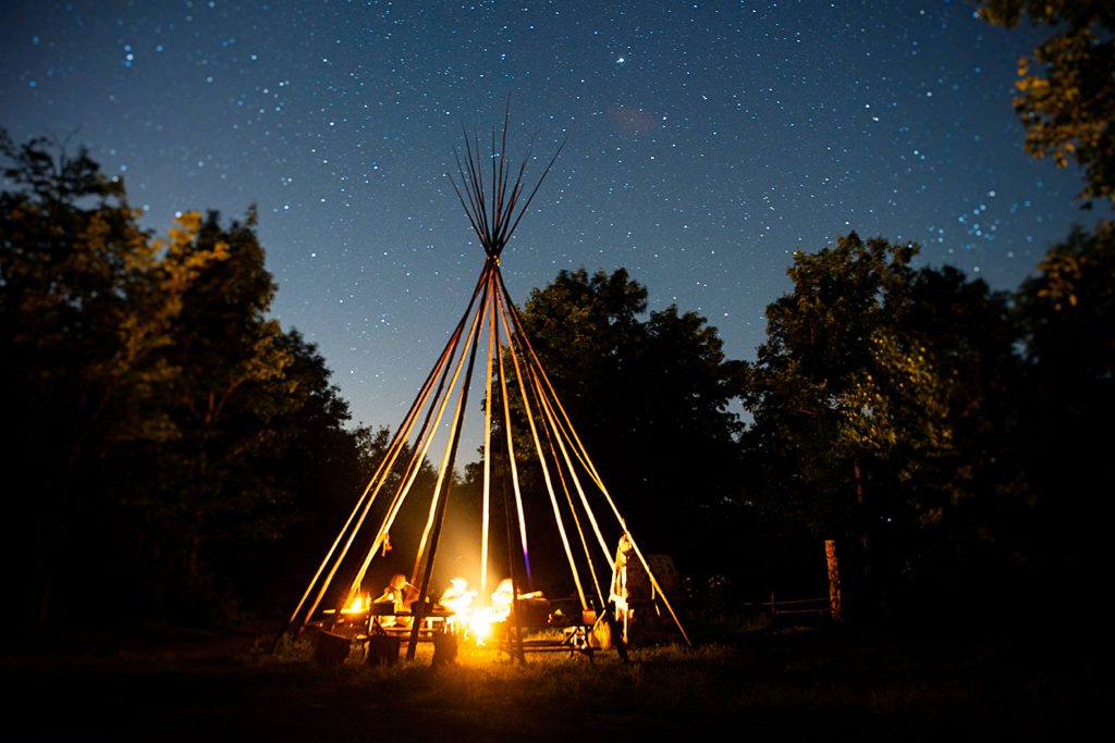 Expérience d’hébergement insolite : Les Tipis du Sommet