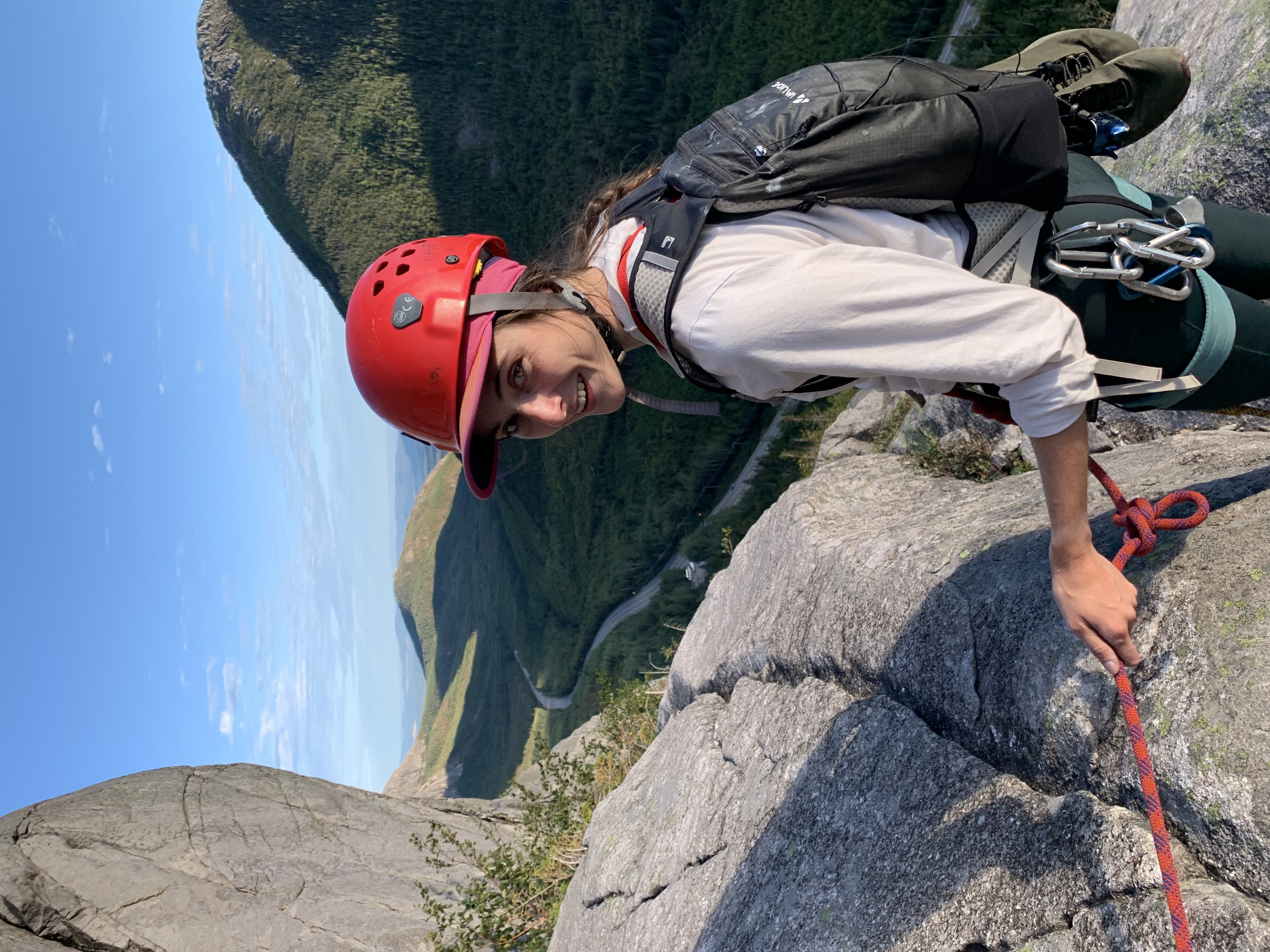 fille sur une paroi d'escalade-mont du dôme