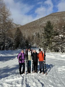 4 filles avec des skis nordiques