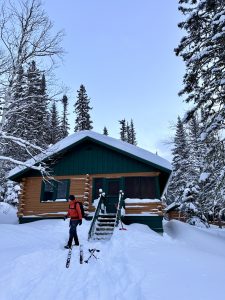 Refuge enneigé en Gaspésie