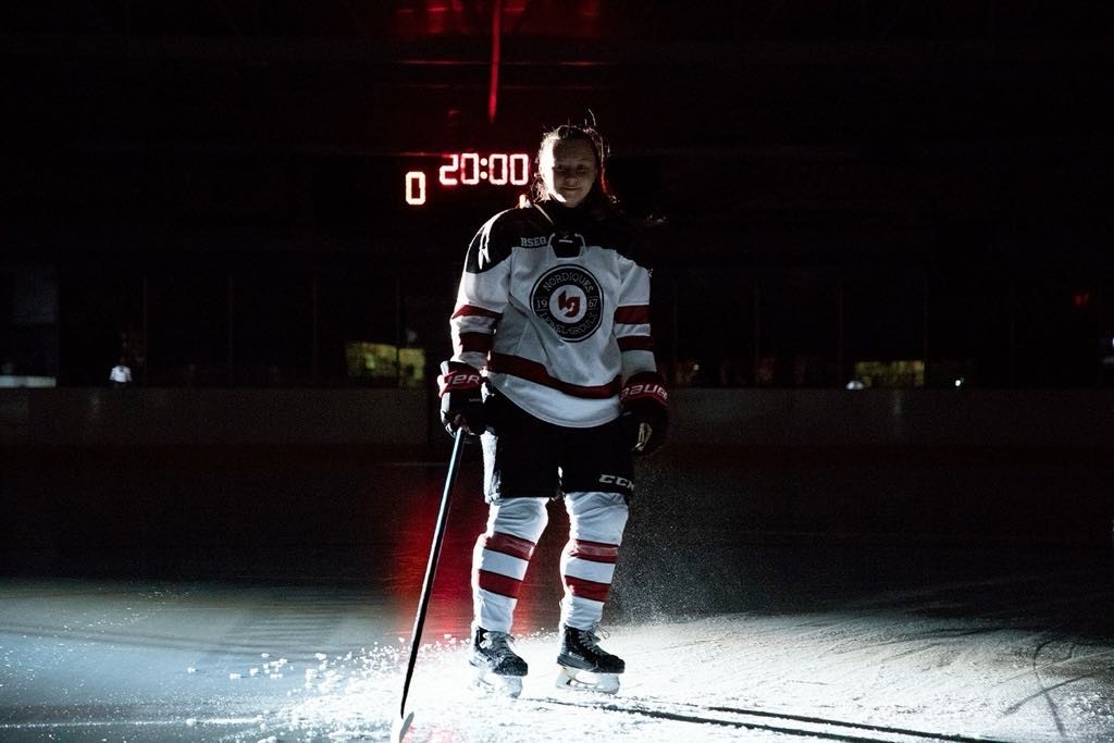 Justine, femme nature, hockey