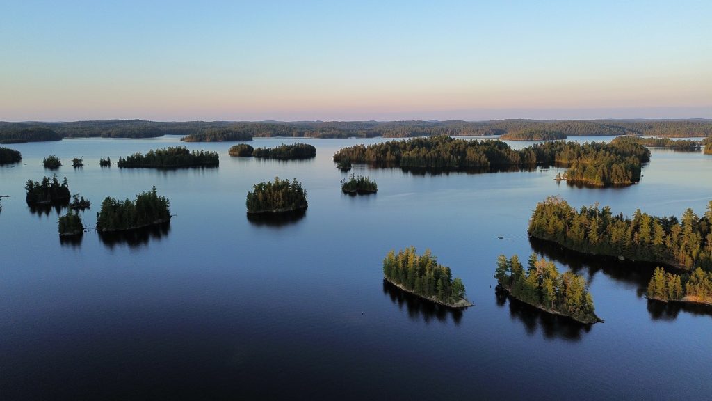 Plusieurs îles dans le lac Kipawa