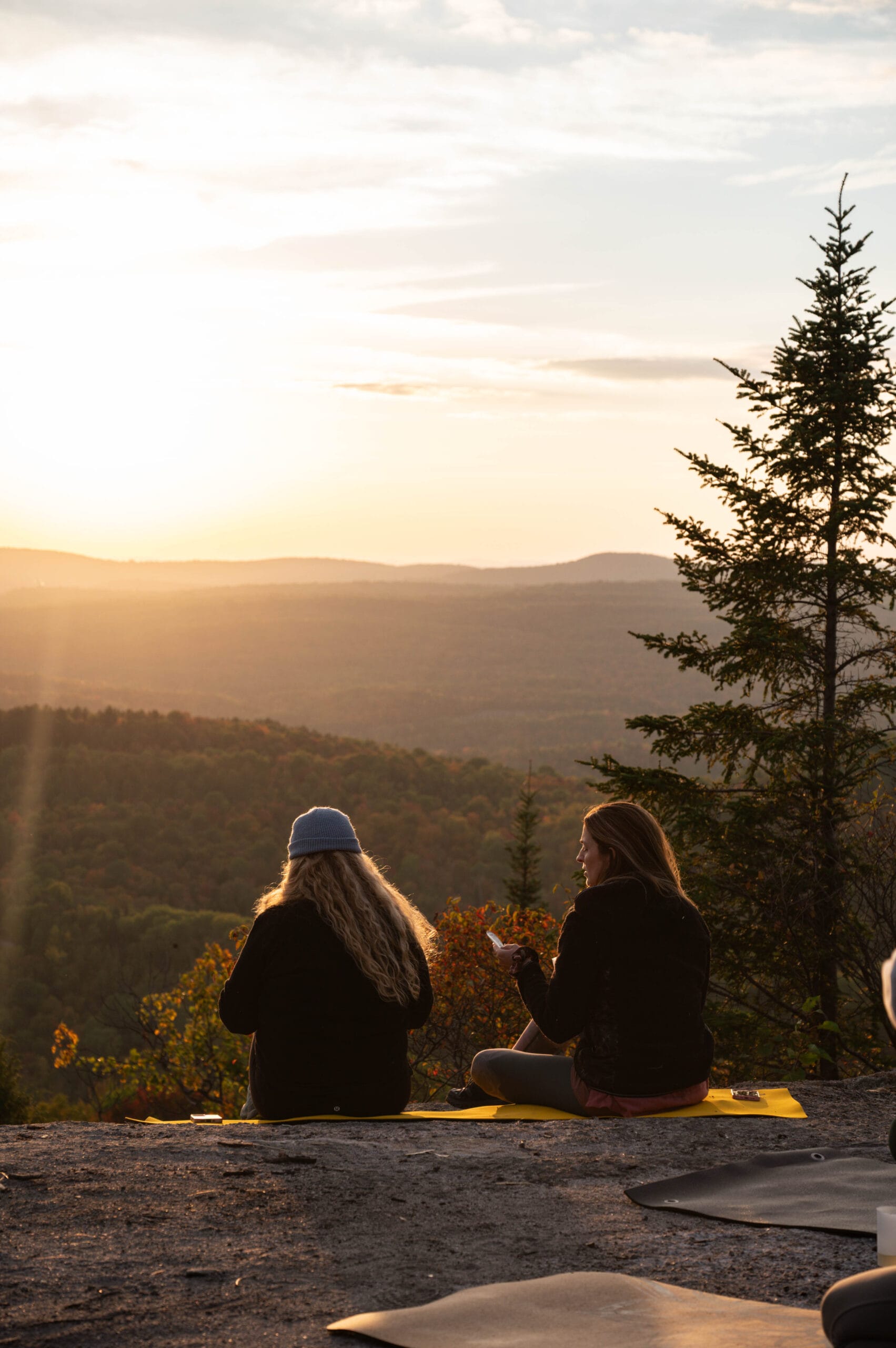 Rando-yoga au coucher de soleil Laurentides - 26 septembre – Image 2