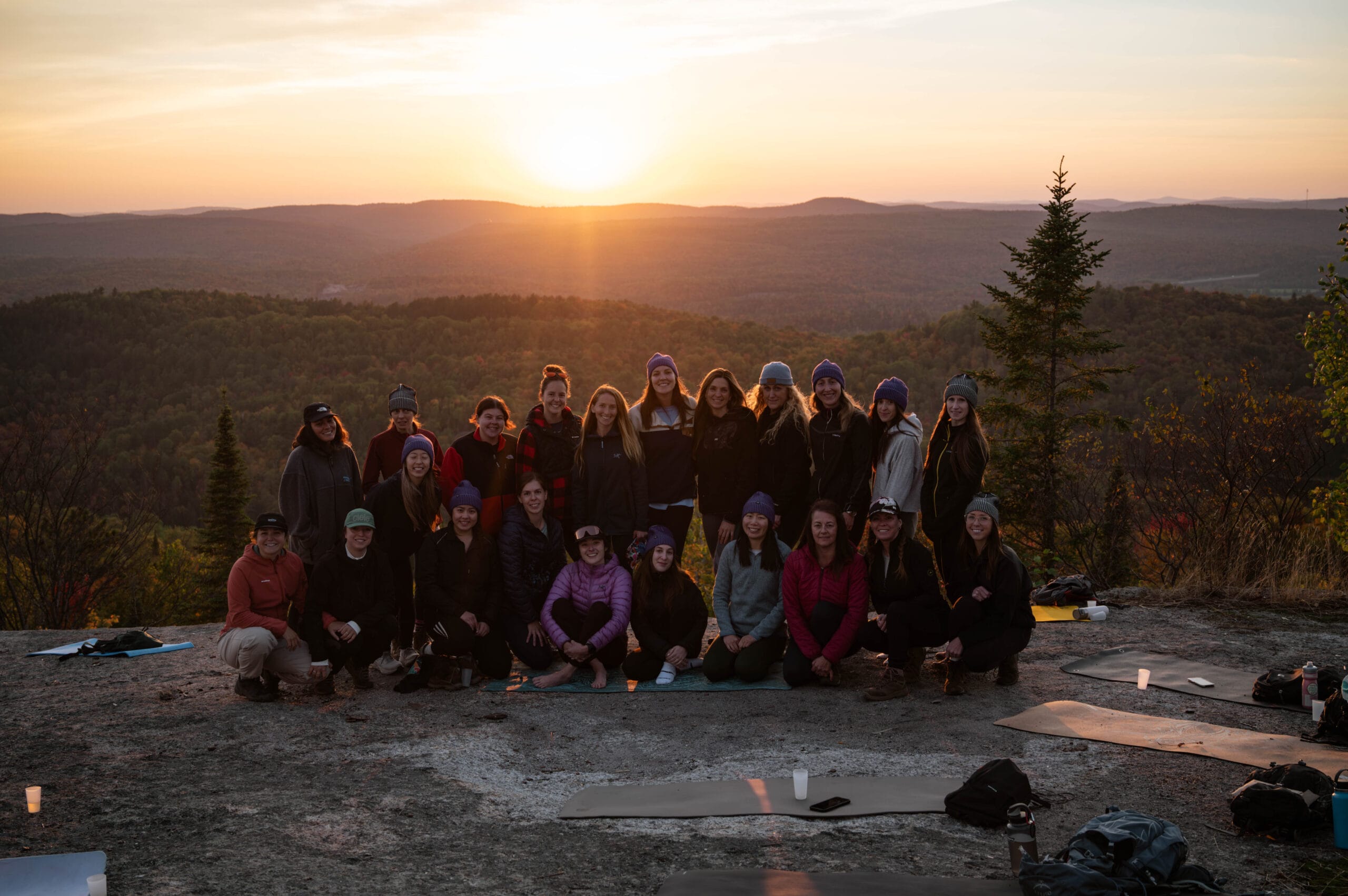 Rando-yoga au coucher de soleil Laurentides - 26 septembre – Image 3